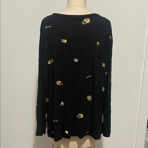 Lock and Key Pattern Long Sleeve Top - Picture 3 of 4